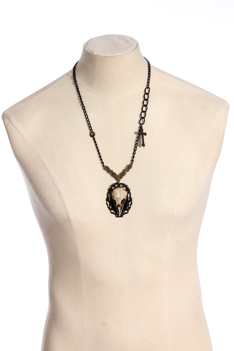 Pendant necklace faux bird skull 24012 Edmonton