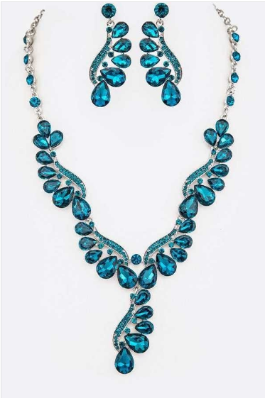 Teal crystal necklace includes matching earrings 14920 Edmonton